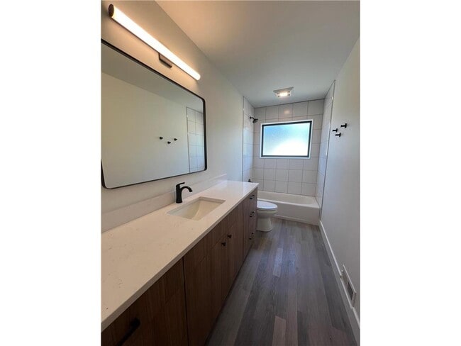 Building Photo - 131 W 46th St