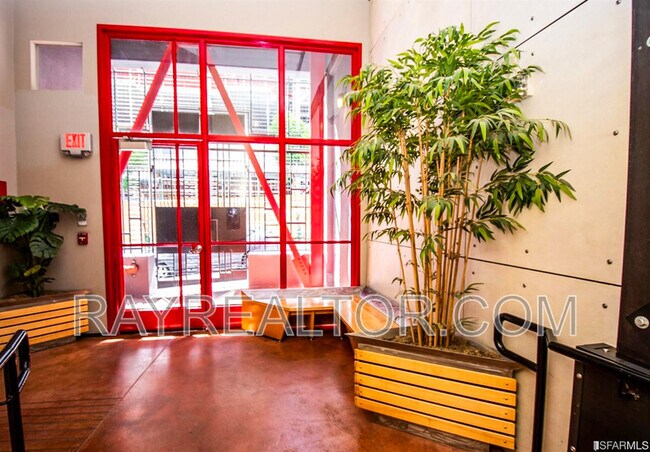 Building Photo - 18 Lansing St