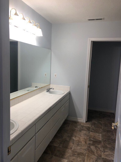 Building Photo - 16130 SW Loon Dr