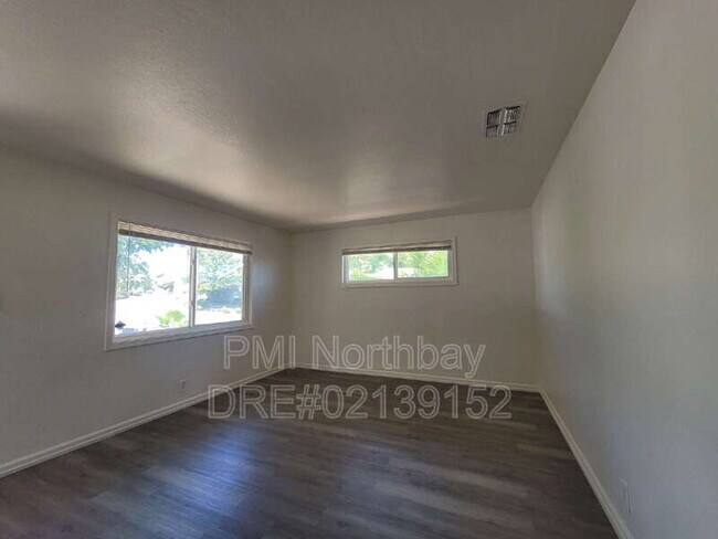 Building Photo - 1325 Canterbury Dr