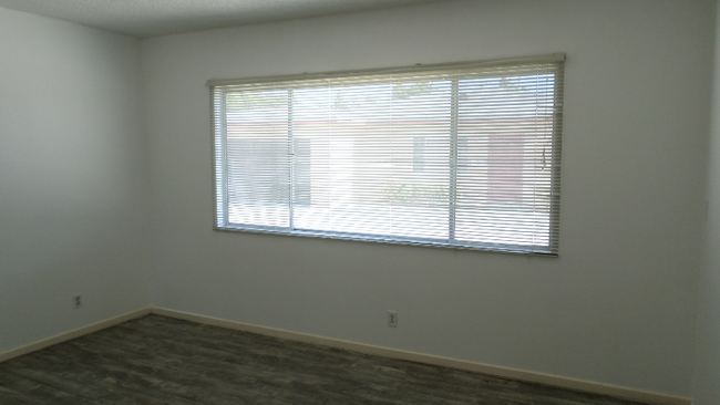 Building Photo - 2611 Muscatel Ave