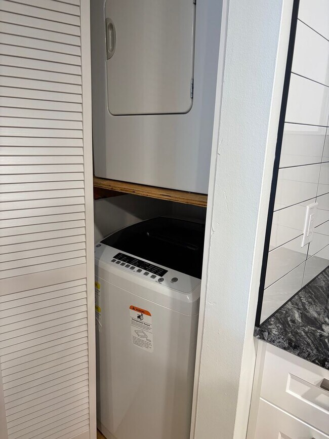 Building Photo - Welcome to Urban Elegance in the Heart of ...