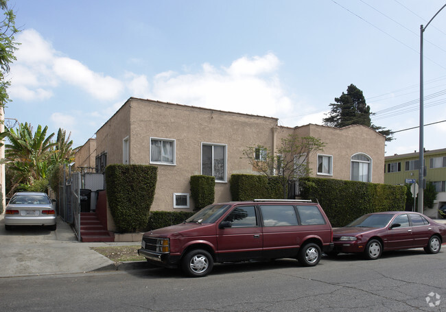 Building Photo - 901 N El Centro Ave