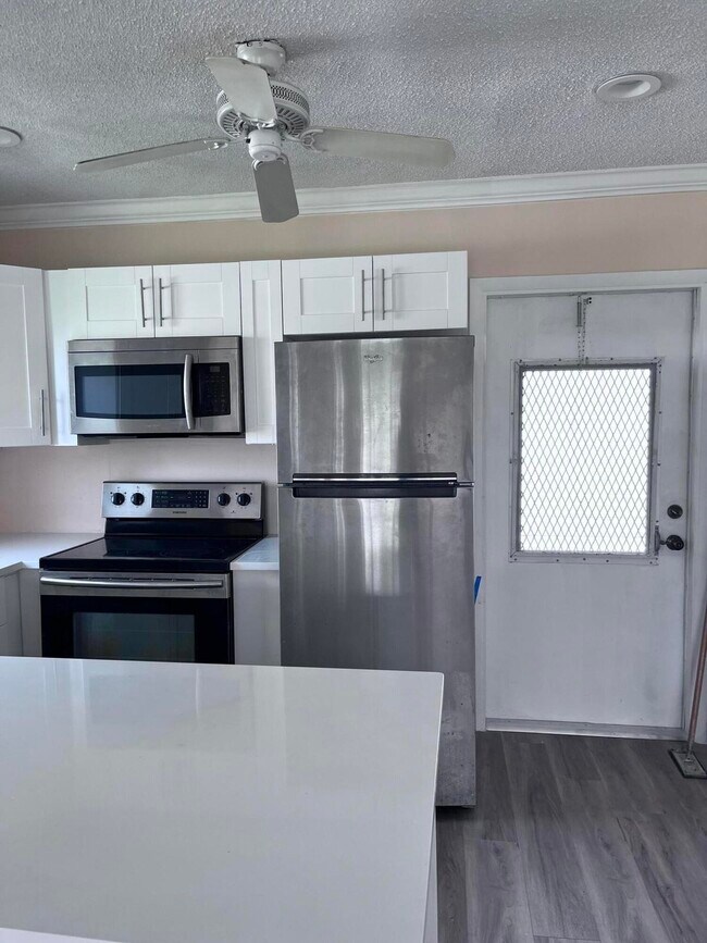Building Photo - 251 S Golf Blvd