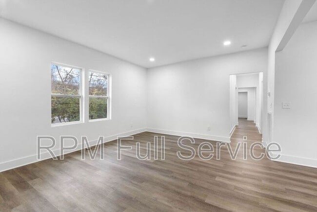 Building Photo - 1405 14th Ave N