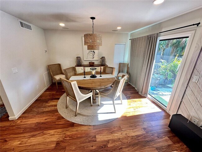Building Photo - 1445 Landings Cir