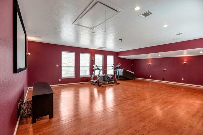 Building Photo - 1126 Crossroads Dr