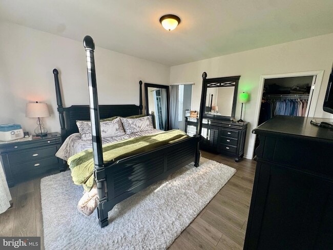 Building Photo - 100 Batik Wy