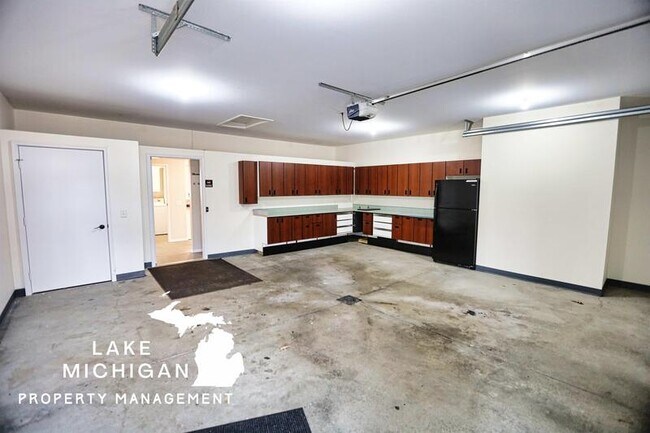 Building Photo - 787 Ross Rd