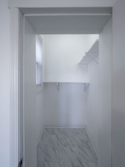 Building Photo - 5004 W Armitage Ave