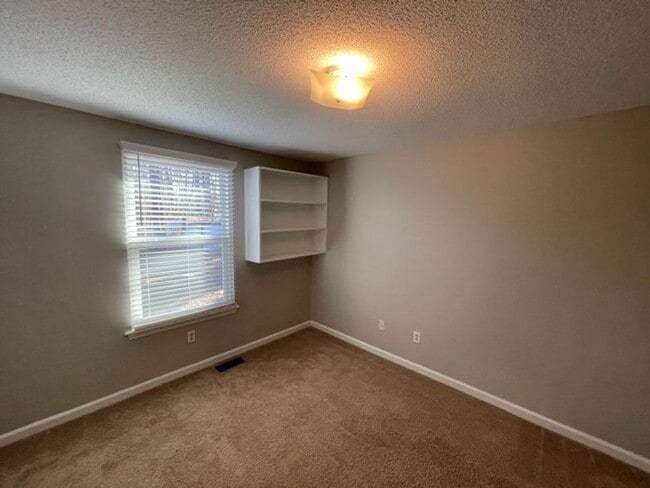 Building Photo - 101 Indigo Dr