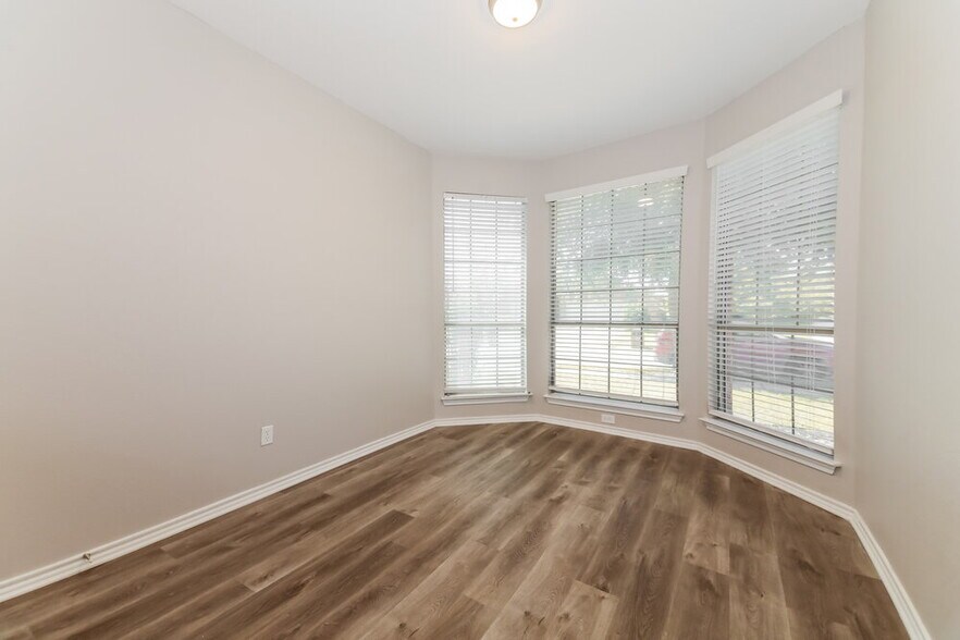 Building Photo - 3232 Buckthorn Ln