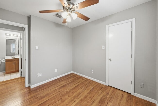 Building Photo - 3503 Riverside Dr