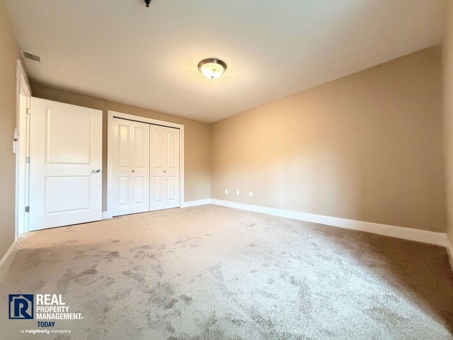 Building Photo - Updated 2 Bed Condo Near the Narrows – Water Views, Covered Parking & Prime Tacoma Location!