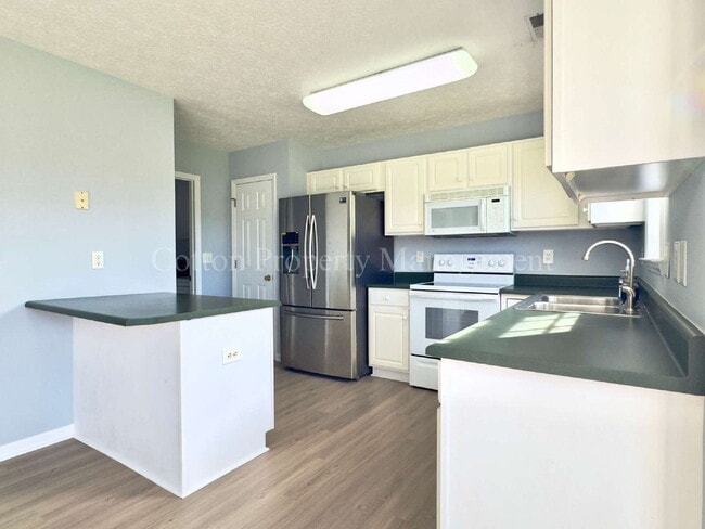 Building Photo - 3BR/2FB.$2200 per month