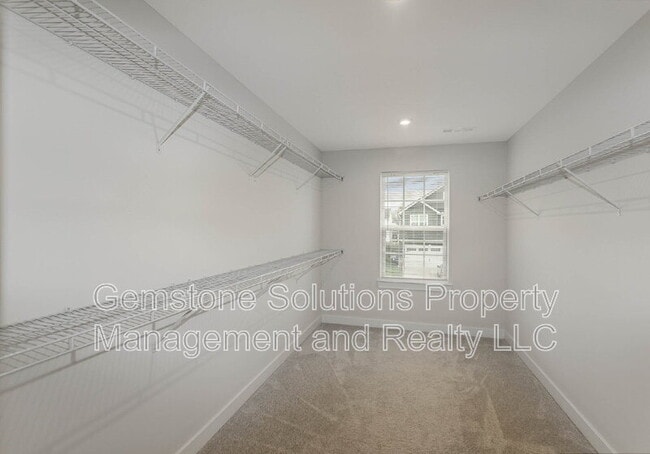 Building Photo - 3301 Somerset Ln