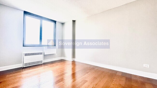 Building Photo - 3333 Broadway