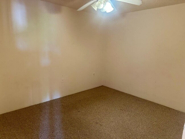 Building Photo - 3930 S Roosevelt Blvd