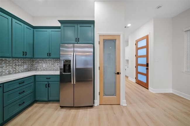 Building Photo - 1411 Bayou St