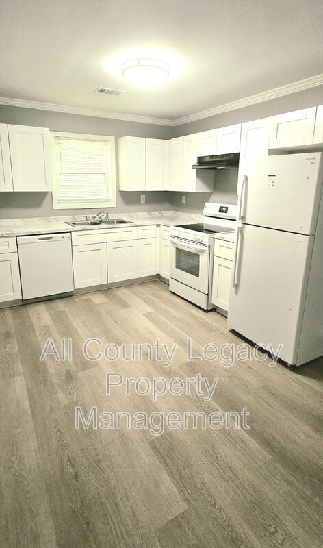 Building Photo - 700 Rosehip Ln