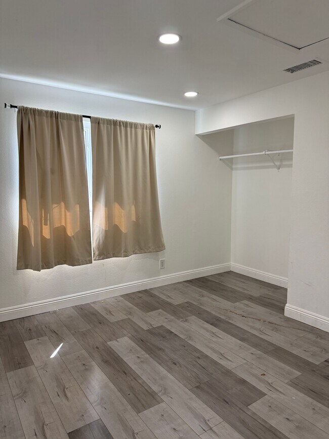 Building Photo - 9422 Krepp Dr