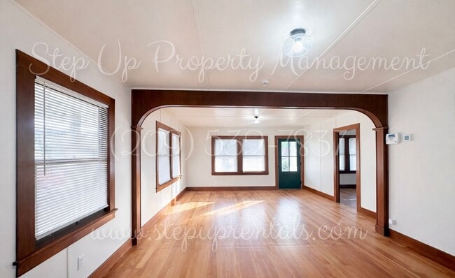 Building Photo - Sonora Sweet Spot | Updated 2BR, Soaking Tub, Fenced Yard + Porch