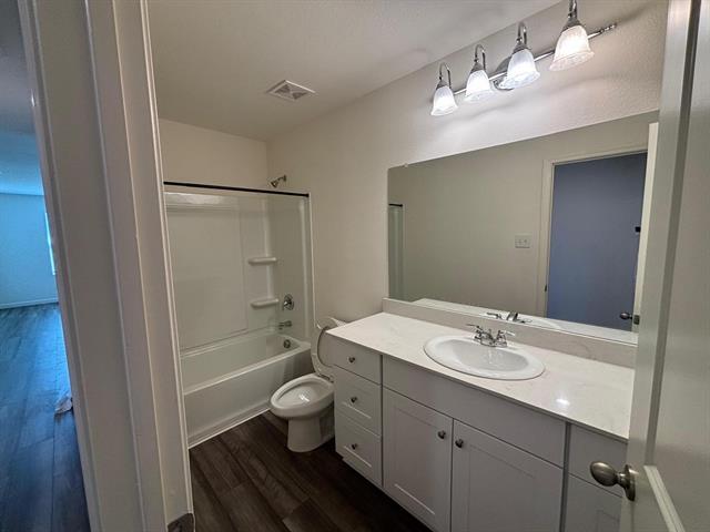 Building Photo - 2118 Revere Dr