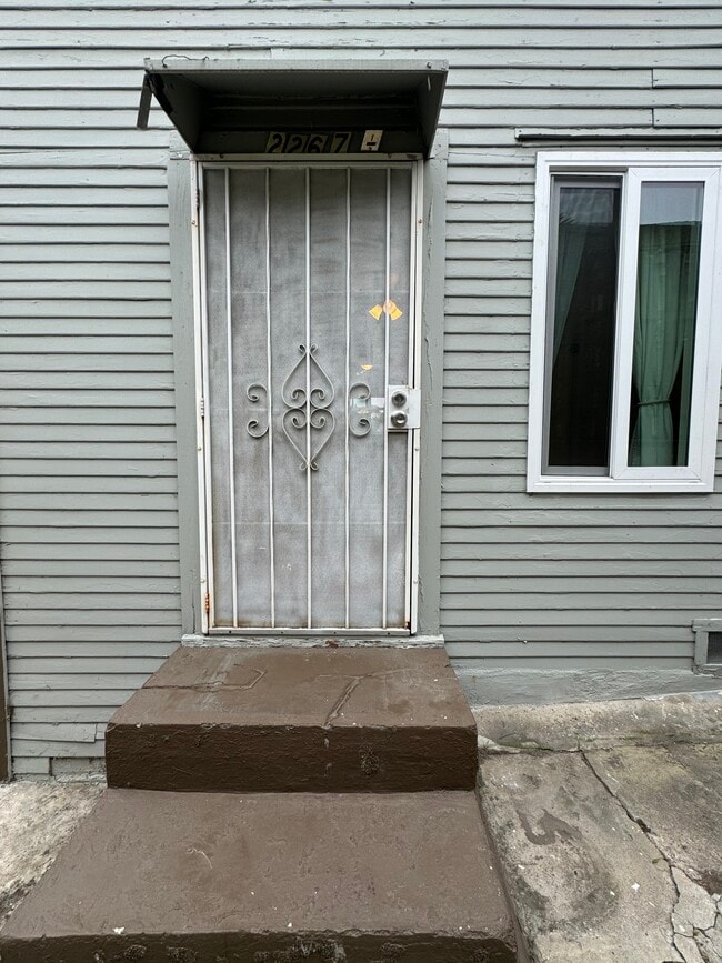 Building Photo - 2267 1/2 Ewing St