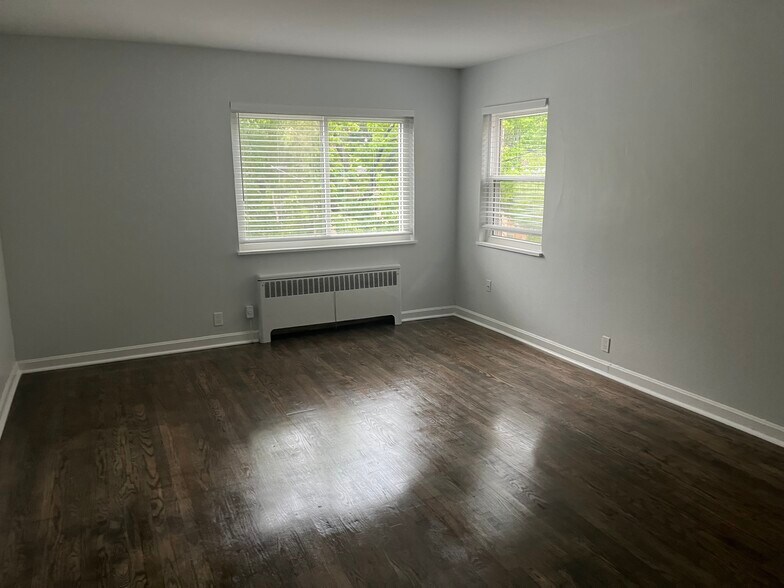 Building Photo - 4430 Ridgeview Ave