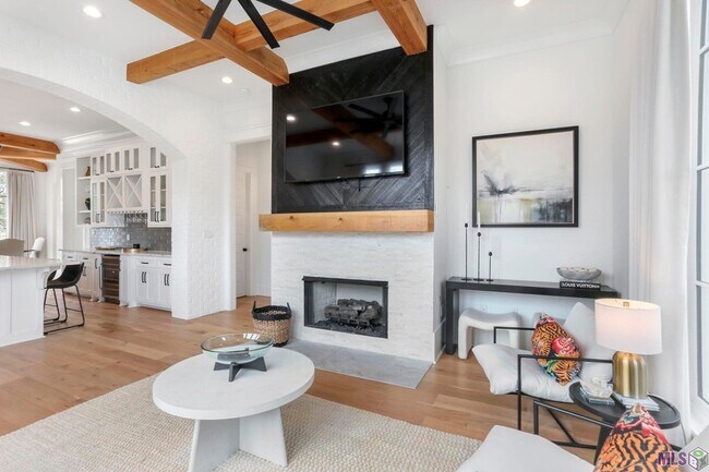 Building Photo - 3305 Pointe-Marie Dr