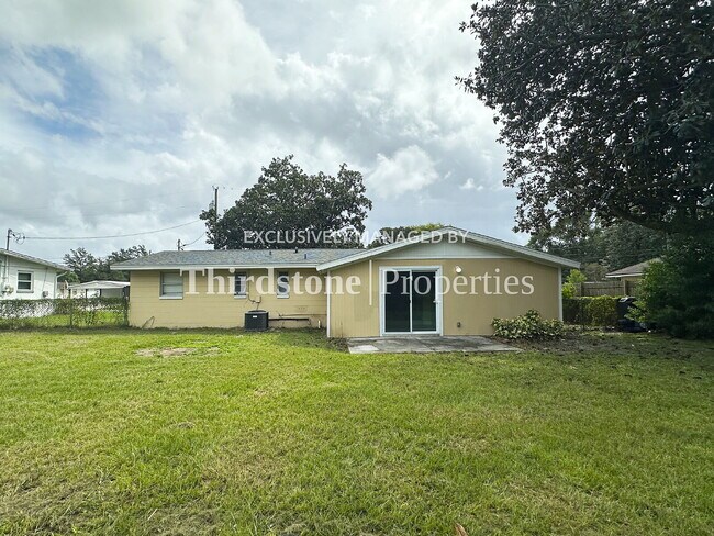 Building Photo - 455 W Clermont Dr