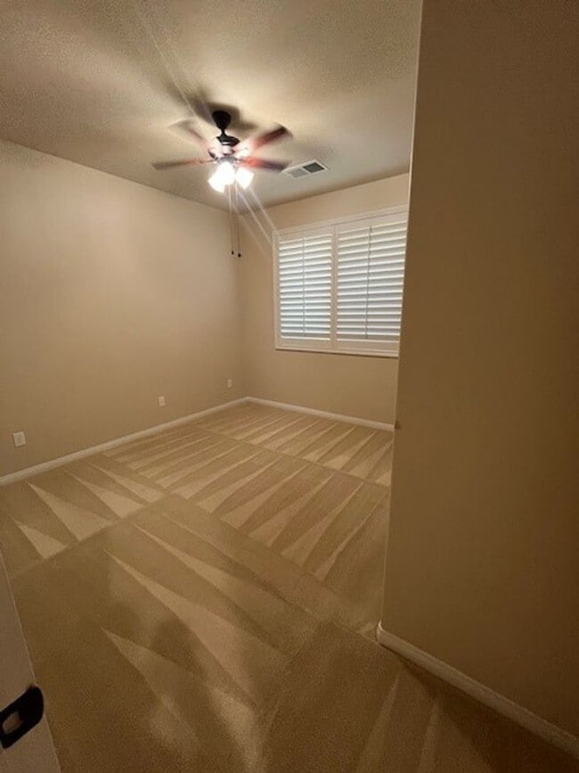 Building Photo - 121 Market Hill Way