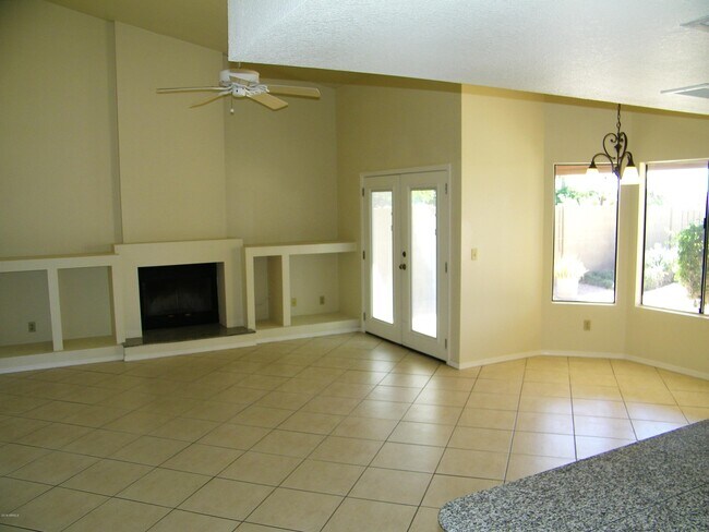 Building Photo - 10533 E Bella Vista Dr