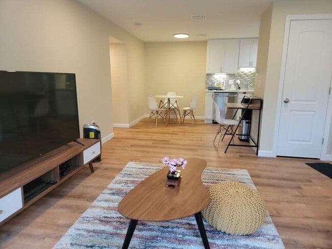 Building Photo - 10 Walden Dr