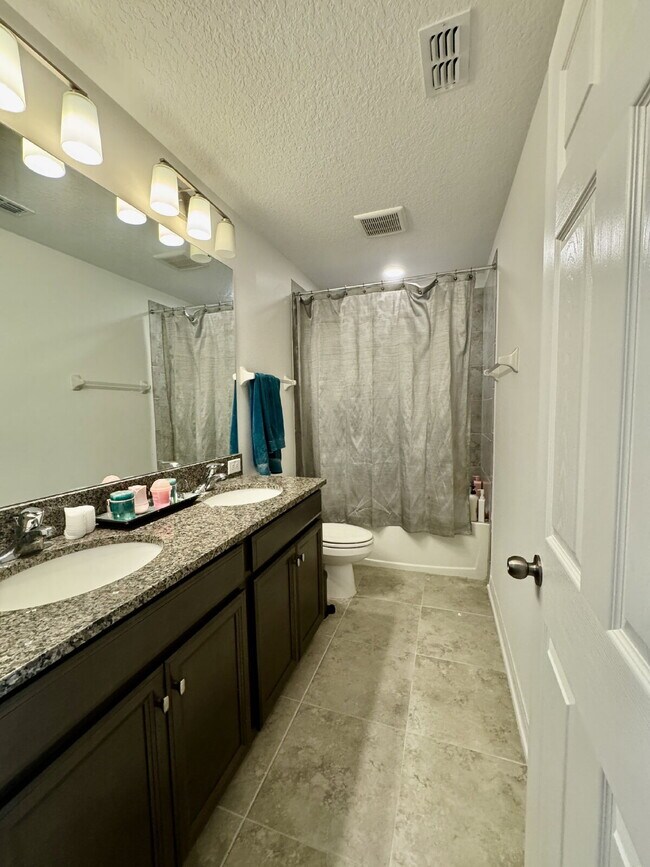 Building Photo - "Spacious 5-Bedroom Sanctuary with 4 Full ...