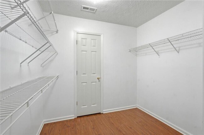 Building Photo - 575 Chandon Way
