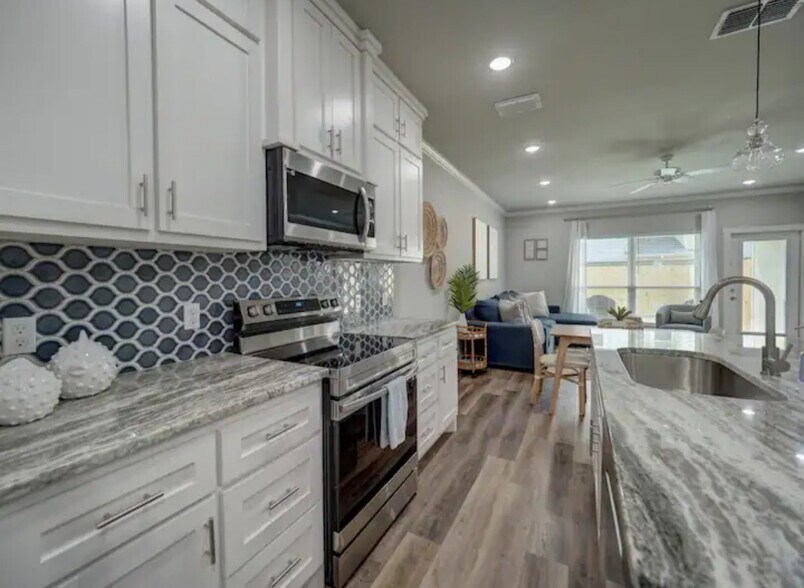 Building Photo - 14013 Ports O Call Dr