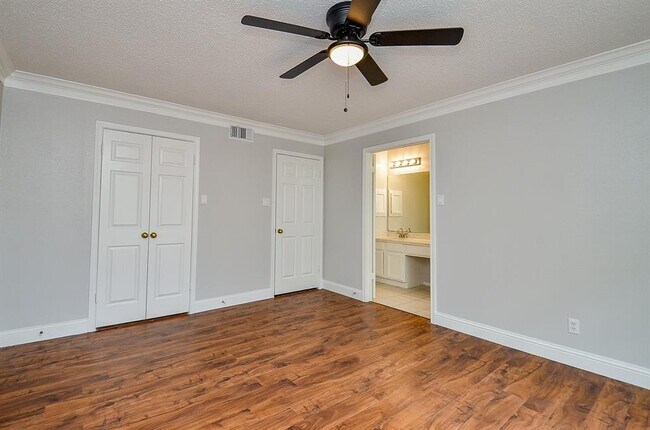 Building Photo - 1206 Green Knoll Dr