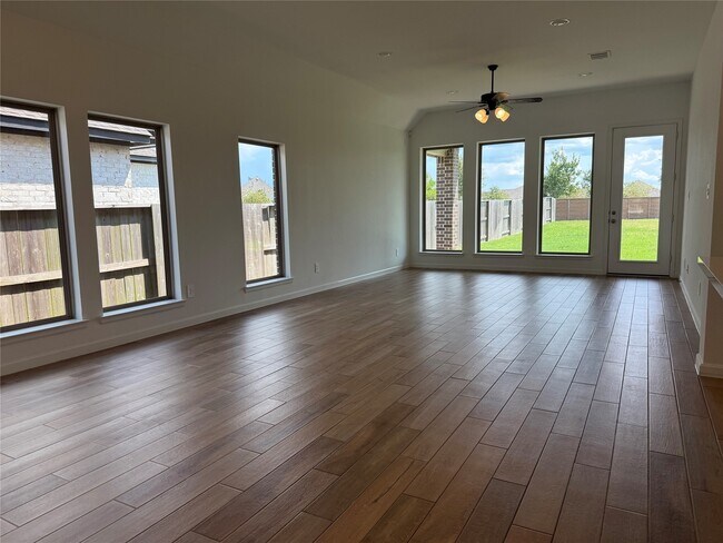 Building Photo - 4942 Hitchings Ct