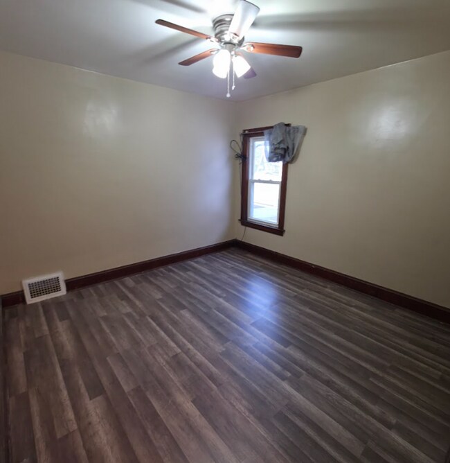 Building Photo - 18214 La Salle Rd