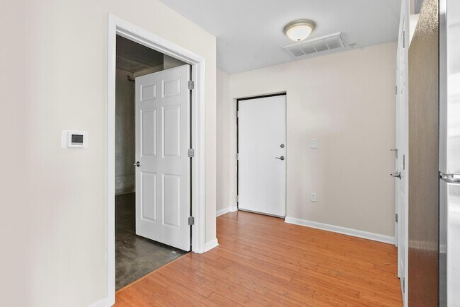 Building Photo - 1 Cool Blow St