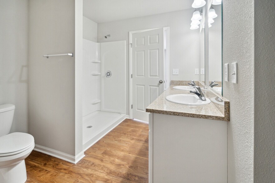 Building Photo - 2655 Claremont Dr