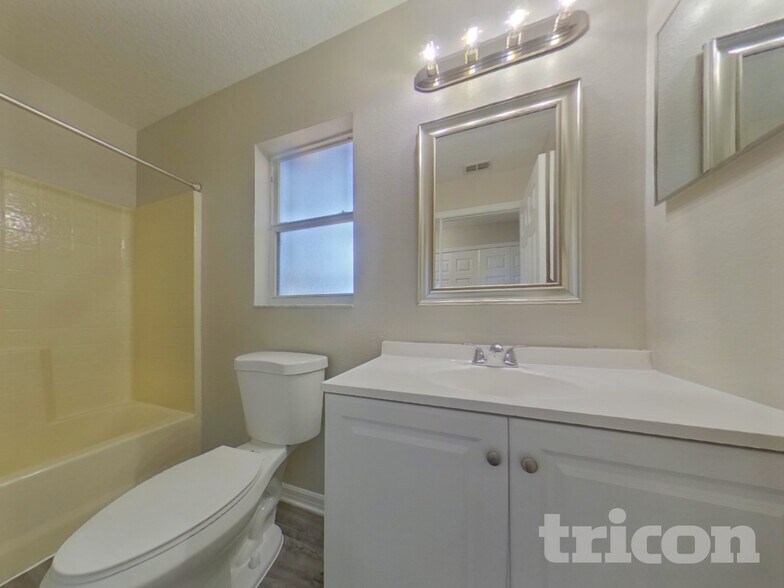 Building Photo - 3390 Shalimar Cir