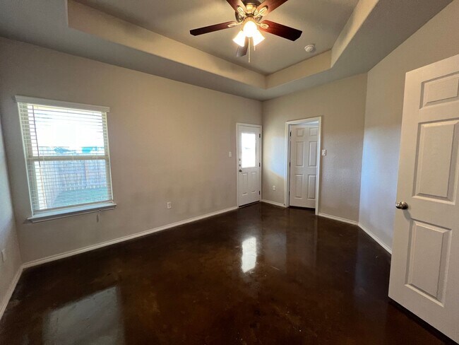 Building Photo - Luxury 3/2 Duplex in Seguin, Texas