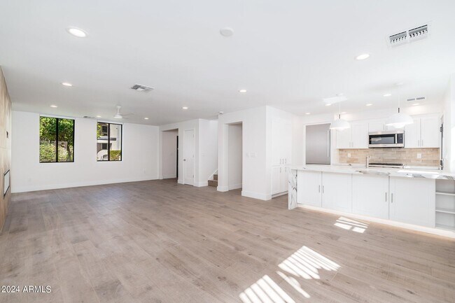 Building Photo - 7688 E Minnezona Ave