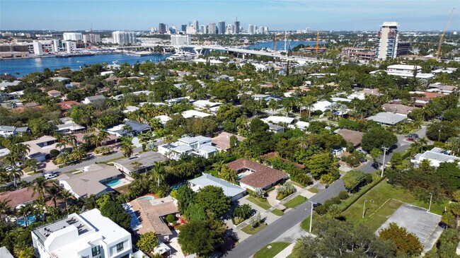 Building Photo - 1959 SE 25th Ave