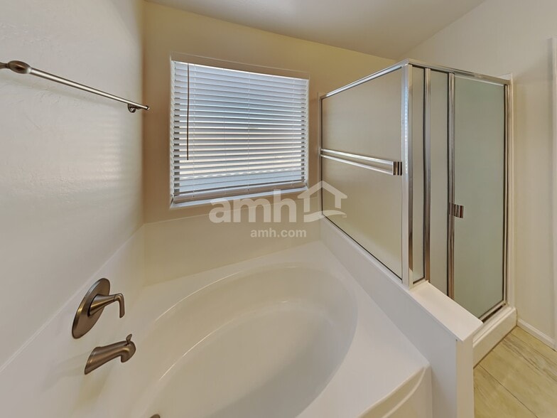 Building Photo - 3910 E Hematite Ln