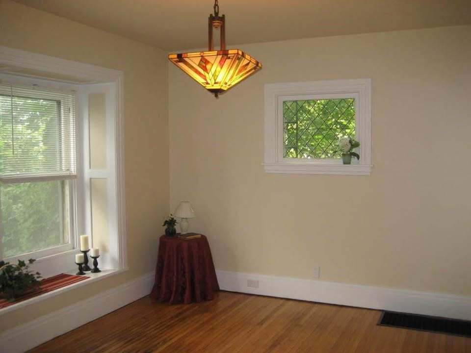 Building Photo - 221 Milburn St