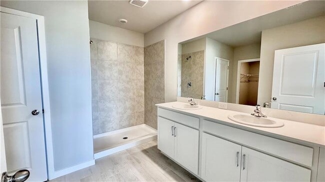Building Photo - 17710 Shade Tree Loop