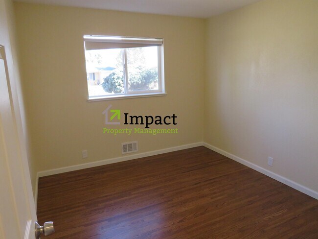 Building Photo - 5564 E Utah Pl